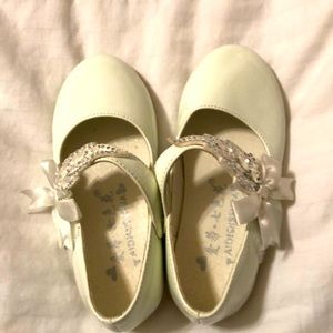 Cream/ Off White Dress shoes